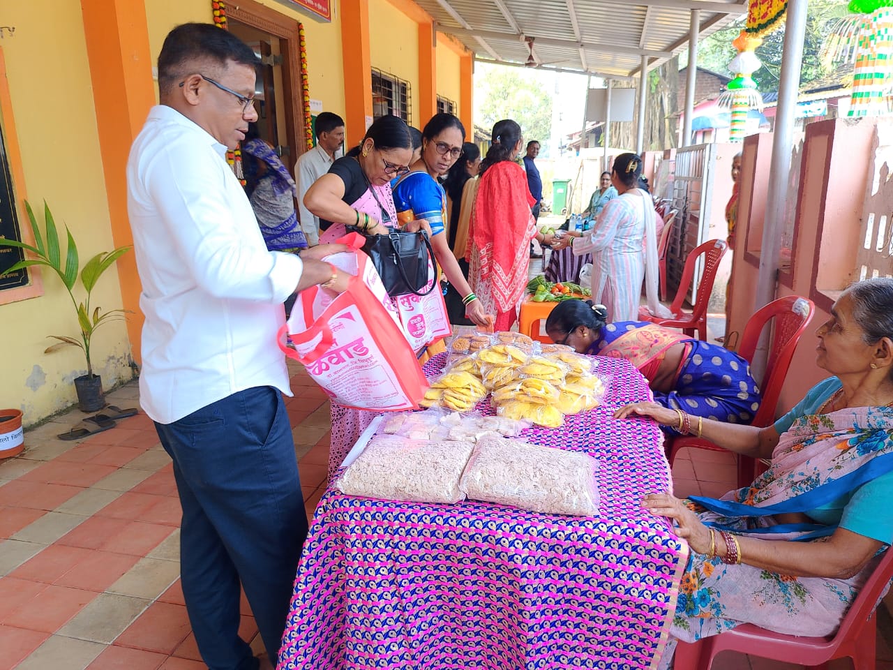 घरगुती उत्पादनांना बाजारपेठ